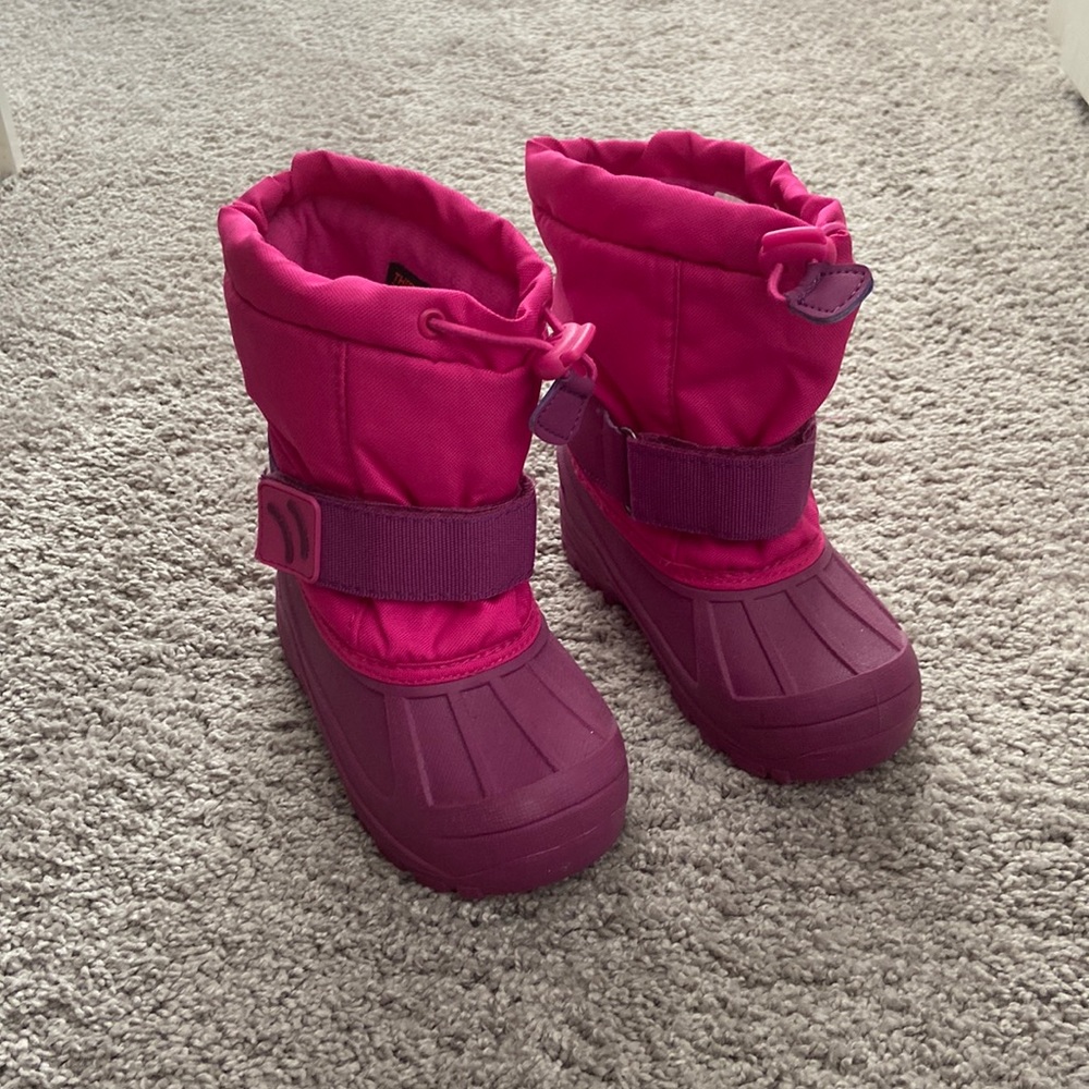 Cat and Jack snow boots size Large 9/10 pink and purple